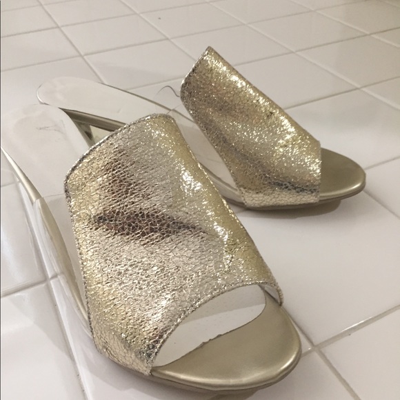 Vintage gold mules. Size 39 fits like size 8 - 8.5. - Picture 2 of 5